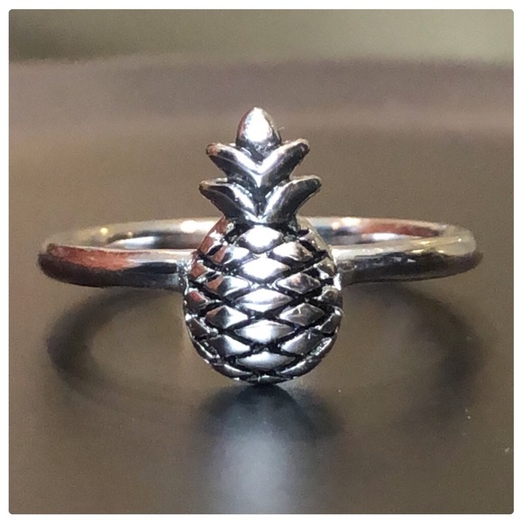 Jewelry - 💕Beautiful Sterling Silver Pineapple Ring💕